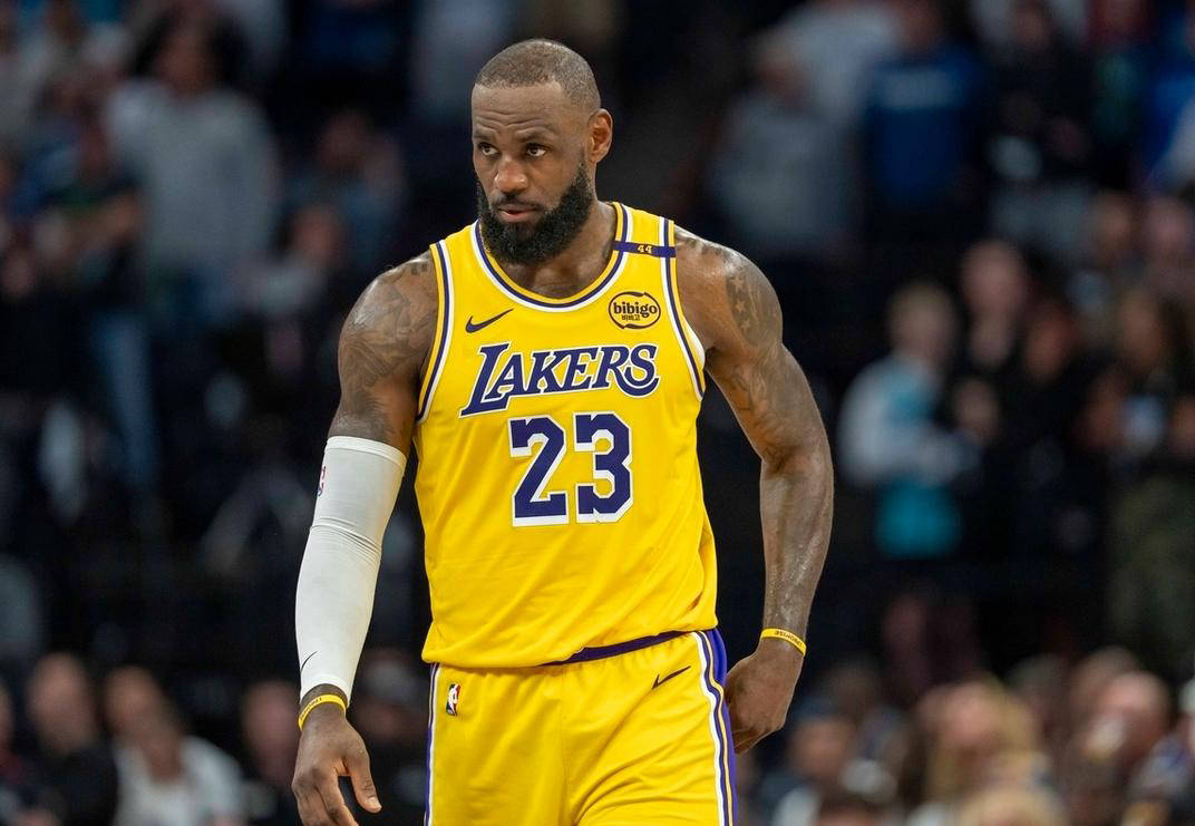 刚刚!詹姆斯在湖人比赛中出色防守摩纳哥外线爆发备战意甲,曼联队长鼓劲备战亚冠的简单介绍 刚刚!詹姆斯在湖人比赛中出色防守摩纳哥外线爆发备战意甲,曼联队长鼓劲备战亚冠的简单介绍